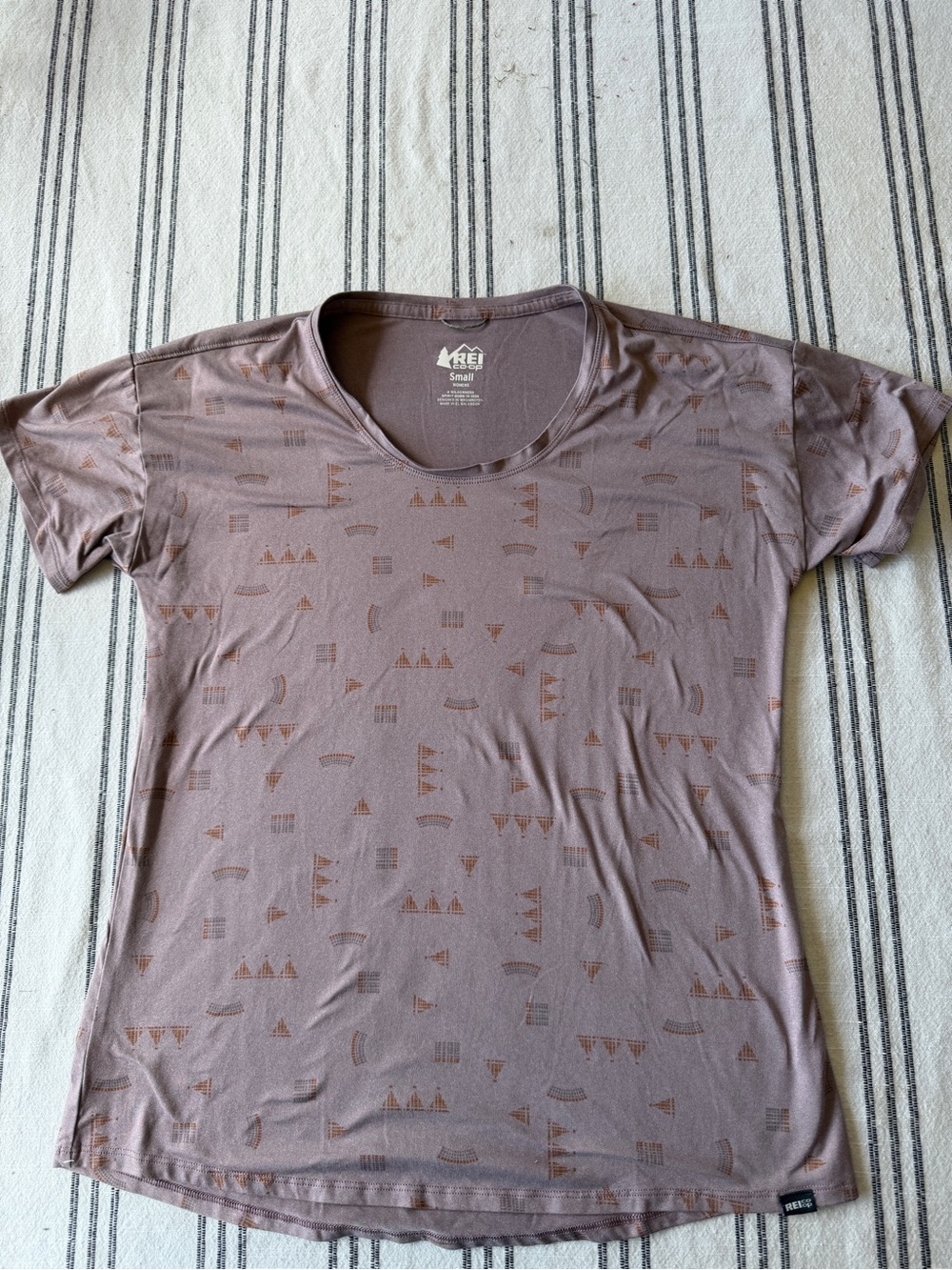 REI Women's Mauve Short-Sleeve Tee with Subtle Geometric Print